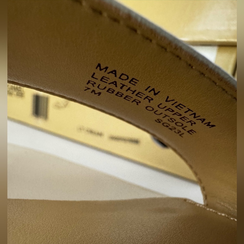 BNIB Michael Kors Serena Light Cream Heels - 7M - Picture 11 of 14